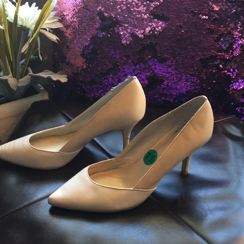 Tahari shoes - Picture 1 of 6